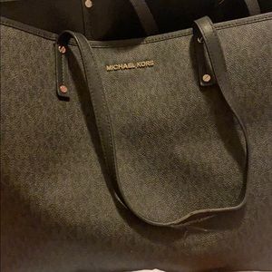Black Micheal Kors Larger Purse
